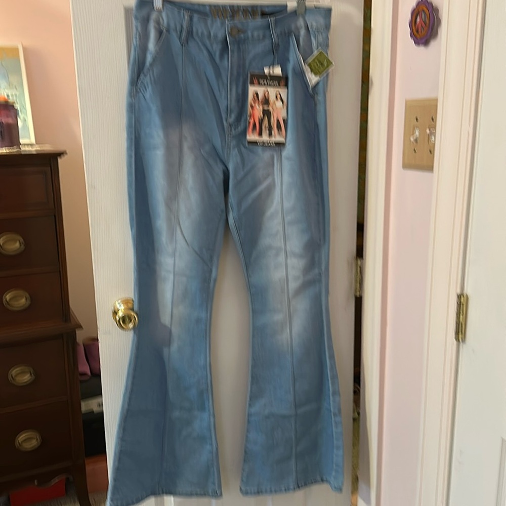 NWT 70s style flair jeans !!